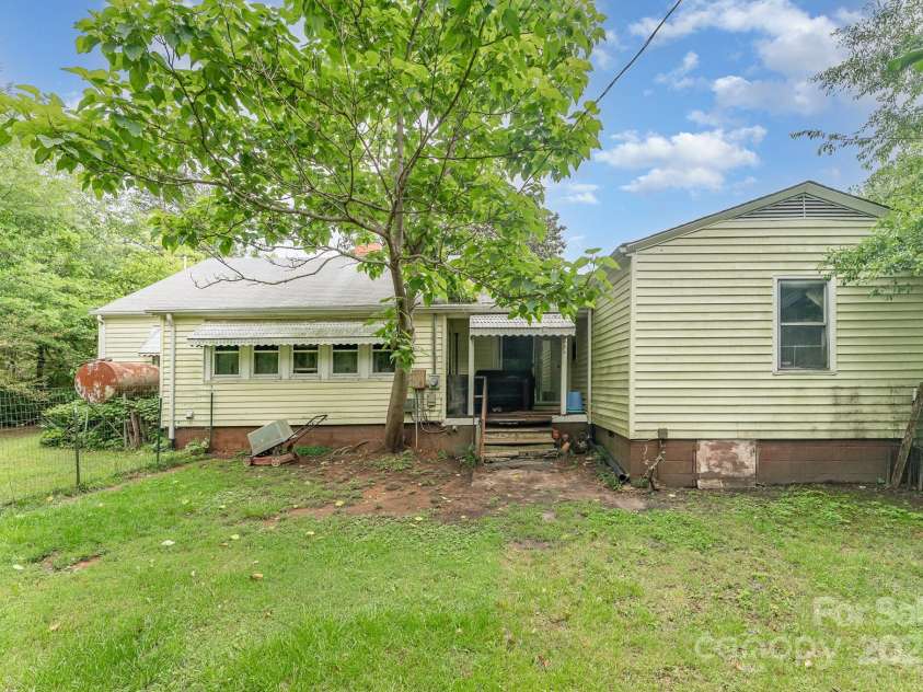 2556 Salem Church Road, Lincolnton, NC 28092.  MLS# CAR4256472, YatesRealty ID 12793. 