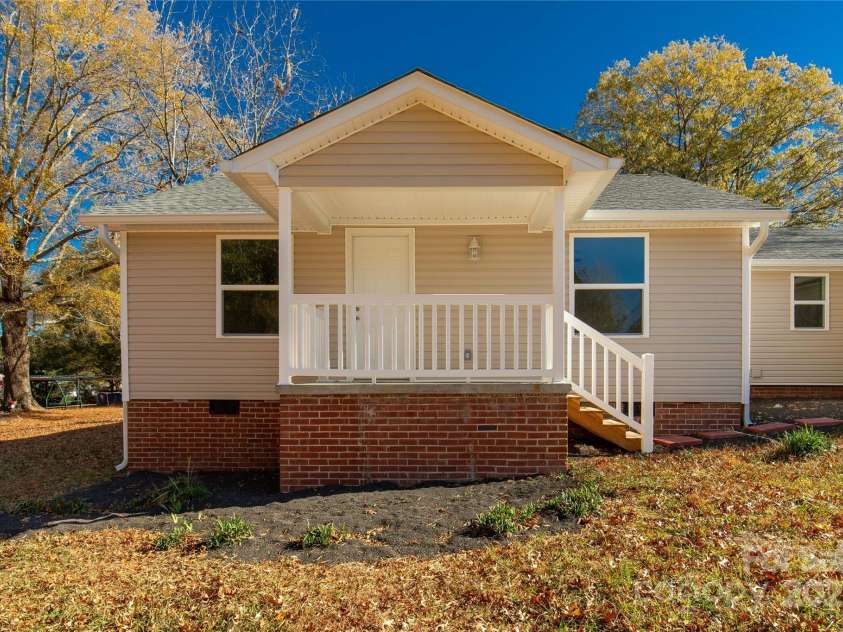 2429 Bartlett Street, Lancaster, SC 29720.  MLS# CAR4322216, YatesRealty ID 12794. 