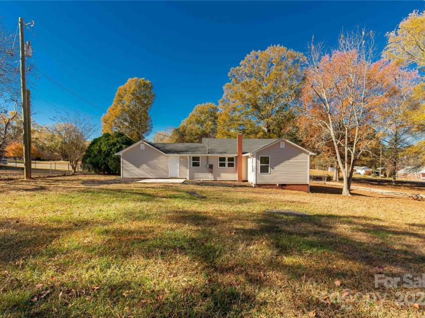 2429 Bartlett Street, Lancaster, SC 29720.  MLS# CAR4322216, YatesRealty ID 12794. 