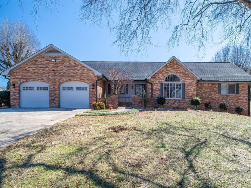 102 3rd Avenue, Catawba, NC 28609.  MLS# CAR4225769, YatesRealty ID 12795. 