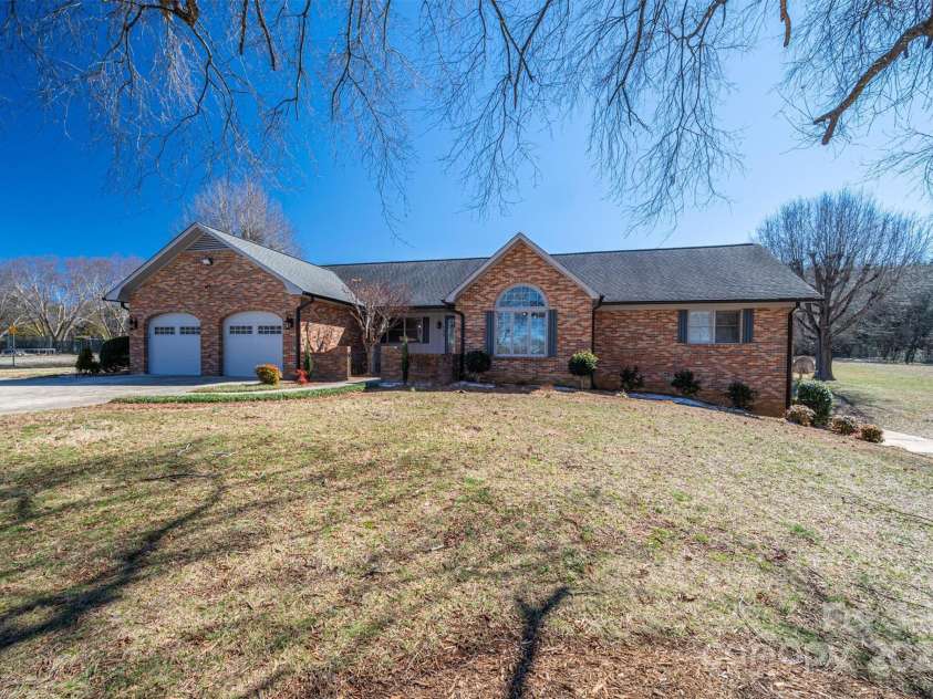 102 3rd Avenue, Catawba, NC 28609.  MLS# CAR4225769, YatesRealty ID 12795. 