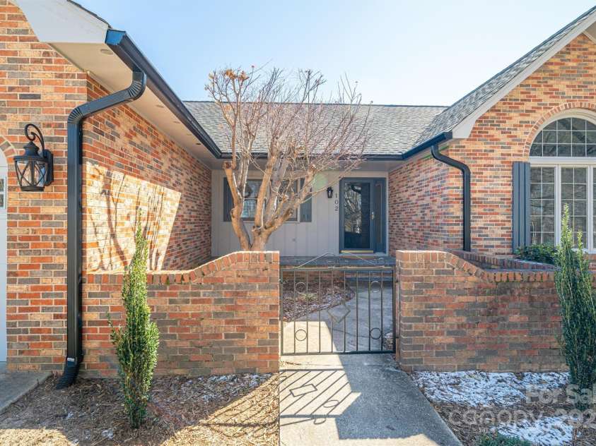 102 3rd Avenue, Catawba, NC 28609.  MLS# CAR4225769, YatesRealty ID 12795. 