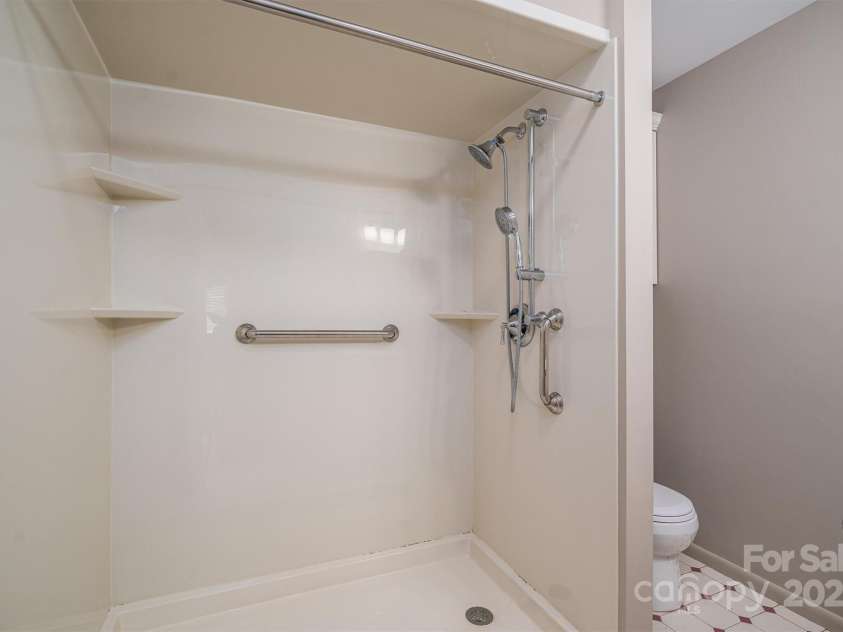 102 3rd Avenue, Catawba, NC 28609.  MLS# CAR4225769, YatesRealty ID 12795. 