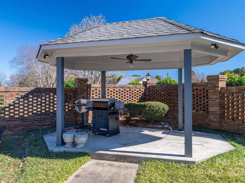 102 3rd Avenue, Catawba, NC 28609.  MLS# CAR4225769, YatesRealty ID 12795. 