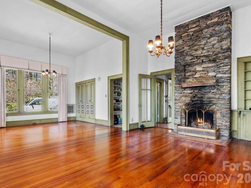 334 Chestnut Circle, Blowing Rock, NC 28605.  MLS# CAR4370184, YatesRealty ID 12795. 