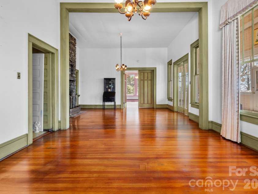 334 Chestnut Circle, Blowing Rock, NC 28605.  MLS# CAR4370184, YatesRealty ID 12795. 