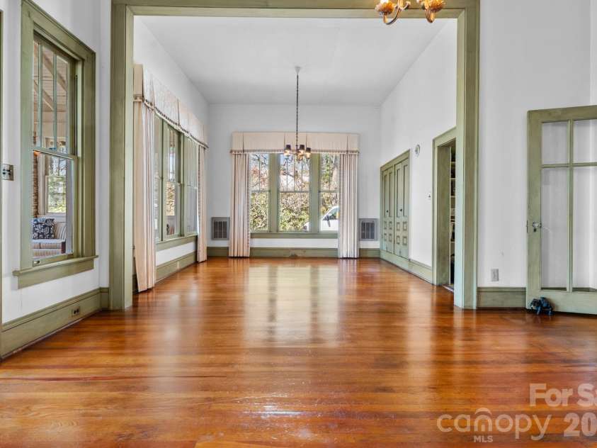 334 Chestnut Circle, Blowing Rock, NC 28605.  MLS# CAR4370184, YatesRealty ID 12795. 