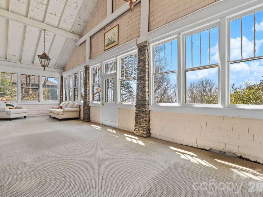 334 Chestnut Circle, Blowing Rock, NC 28605.  MLS# CAR4370184, YatesRealty ID 12795. 