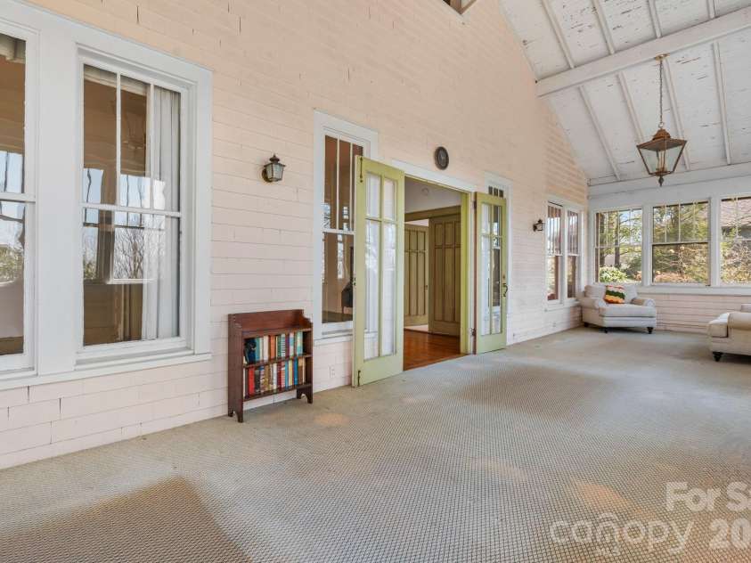 334 Chestnut Circle, Blowing Rock, NC 28605.  MLS# CAR4370184, YatesRealty ID 12795. 