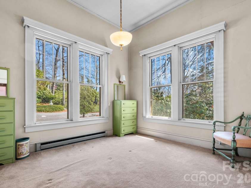 334 Chestnut Circle, Blowing Rock, NC 28605.  MLS# CAR4370184, YatesRealty ID 12795. 