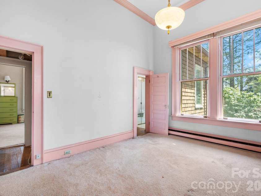 334 Chestnut Circle, Blowing Rock, NC 28605.  MLS# CAR4370184, YatesRealty ID 12795. 