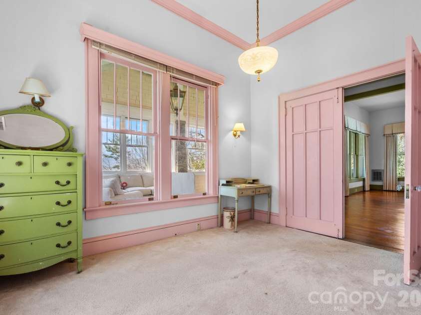 334 Chestnut Circle, Blowing Rock, NC 28605.  MLS# CAR4370184, YatesRealty ID 12795. 