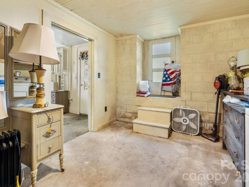 334 Chestnut Circle, Blowing Rock, NC 28605.  MLS# CAR4370184, YatesRealty ID 12795. 