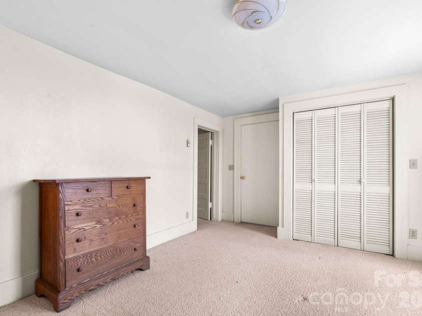 334 Chestnut Circle, Blowing Rock, NC 28605.  MLS# CAR4370184, YatesRealty ID 12795. 