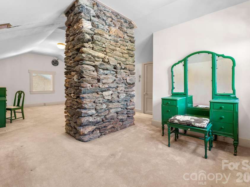 334 Chestnut Circle, Blowing Rock, NC 28605.  MLS# CAR4370184, YatesRealty ID 12795. 