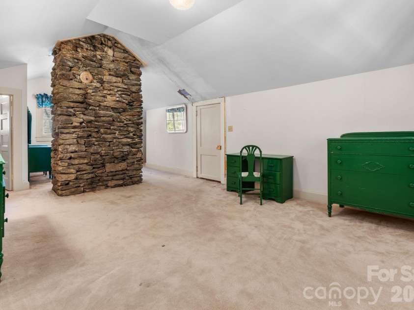 334 Chestnut Circle, Blowing Rock, NC 28605.  MLS# CAR4370184, YatesRealty ID 12795. 