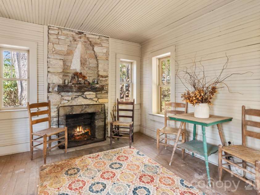 334 Chestnut Circle, Blowing Rock, NC 28605.  MLS# CAR4370184, YatesRealty ID 12795. 