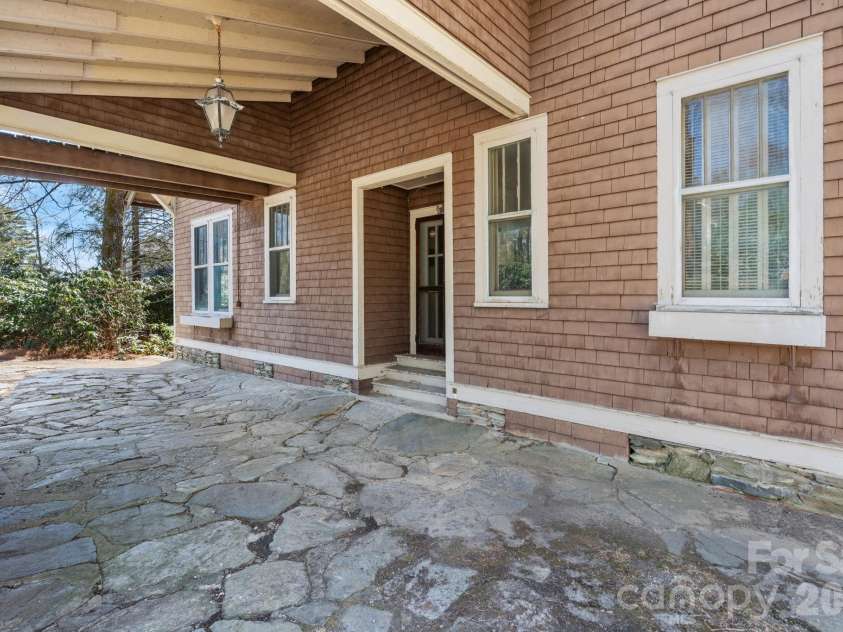 334 Chestnut Circle, Blowing Rock, NC 28605.  MLS# CAR4370184, YatesRealty ID 12795. 