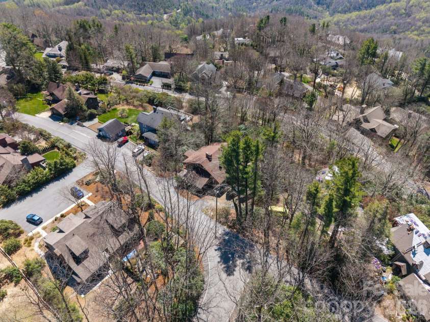 334 Chestnut Circle, Blowing Rock, NC 28605.  MLS# CAR4370184, YatesRealty ID 12795. 