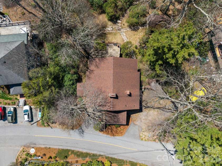 334 Chestnut Circle, Blowing Rock, NC 28605.  MLS# CAR4370184, YatesRealty ID 12795. 
