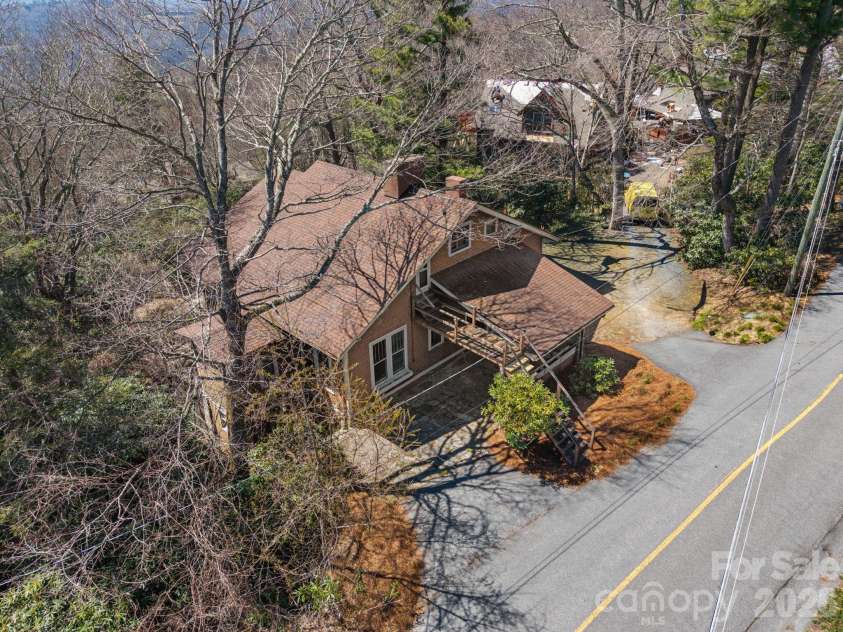 334 Chestnut Circle, Blowing Rock, NC 28605.  MLS# CAR4370184, YatesRealty ID 12795. 