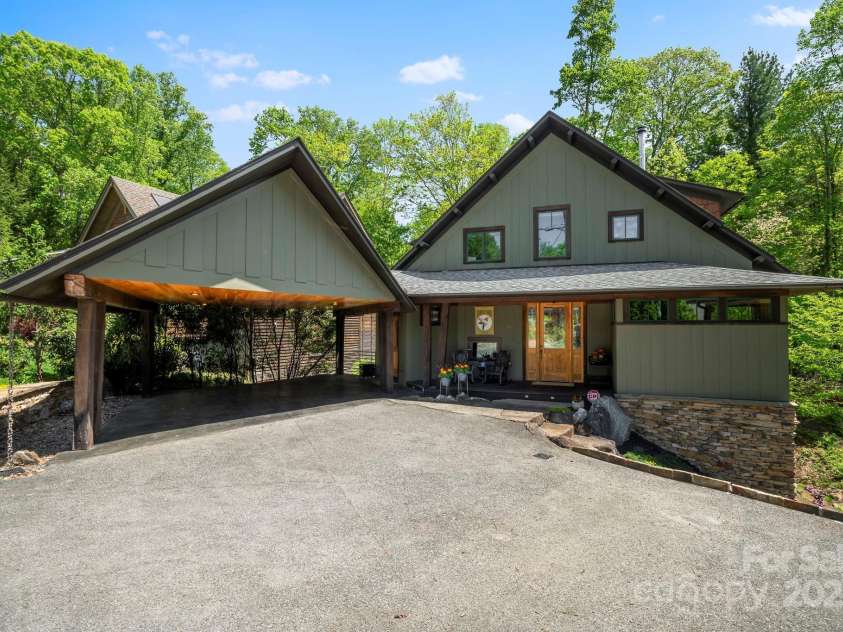 68 Westover Drive, Asheville, NC 28801.  MLS# CAR4253127, YatesRealty ID 12796. 