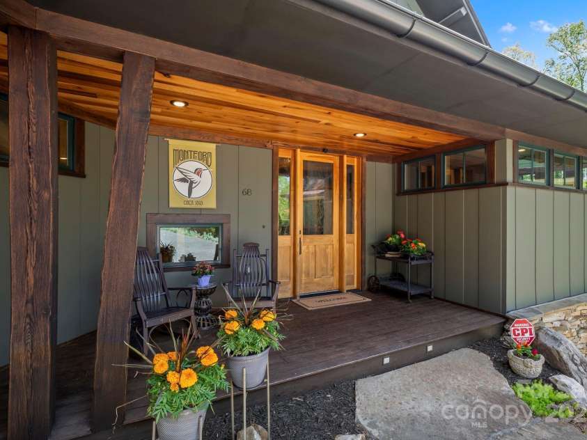 68 Westover Drive, Asheville, NC 28801.  MLS# CAR4253127, YatesRealty ID 12796. 