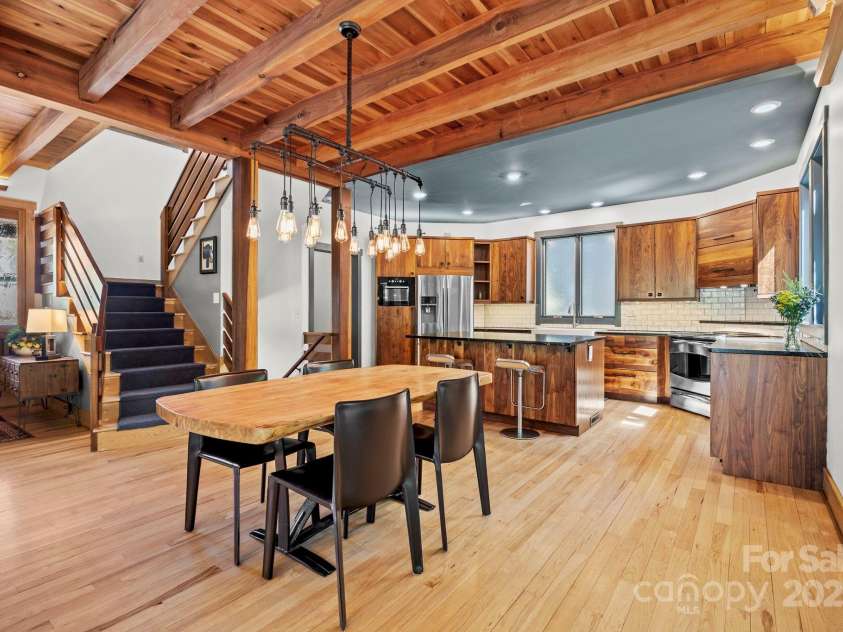 68 Westover Drive, Asheville, NC 28801.  MLS# CAR4253127, YatesRealty ID 12796. 