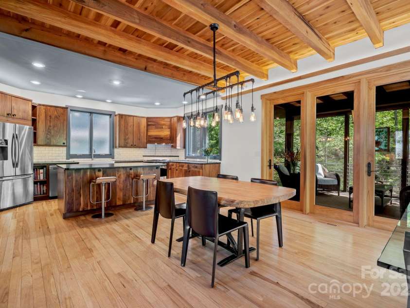 68 Westover Drive, Asheville, NC 28801.  MLS# CAR4253127, YatesRealty ID 12796. 