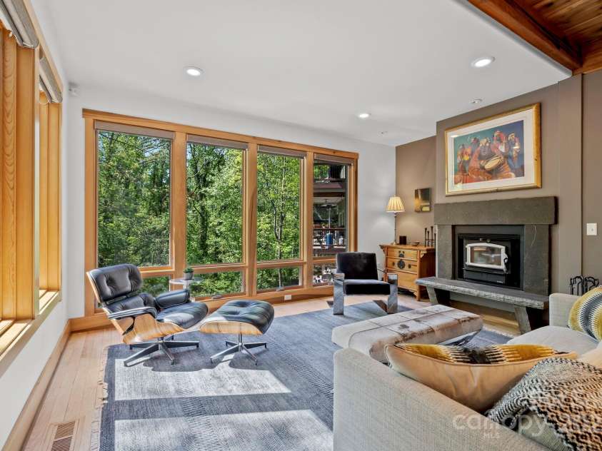 68 Westover Drive, Asheville, NC 28801.  MLS# CAR4253127, YatesRealty ID 12796. 