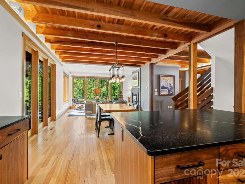 68 Westover Drive, Asheville, NC 28801.  MLS# CAR4253127, YatesRealty ID 12796. 