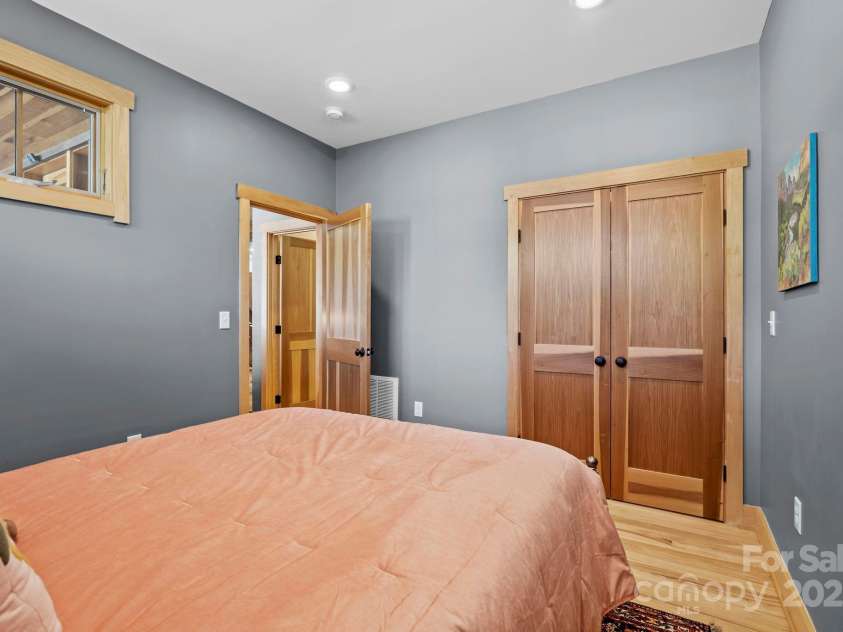 68 Westover Drive, Asheville, NC 28801.  MLS# CAR4253127, YatesRealty ID 12796. 