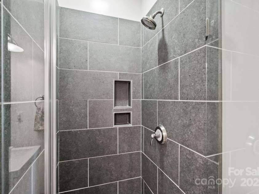 68 Westover Drive, Asheville, NC 28801.  MLS# CAR4253127, YatesRealty ID 12796. 