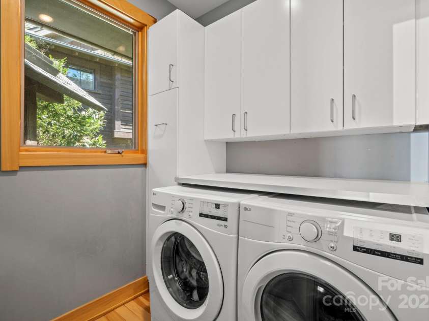 68 Westover Drive, Asheville, NC 28801.  MLS# CAR4253127, YatesRealty ID 12796. 