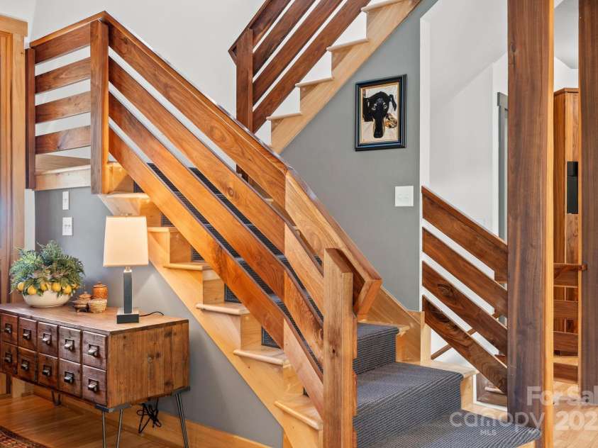 68 Westover Drive, Asheville, NC 28801.  MLS# CAR4253127, YatesRealty ID 12796. 