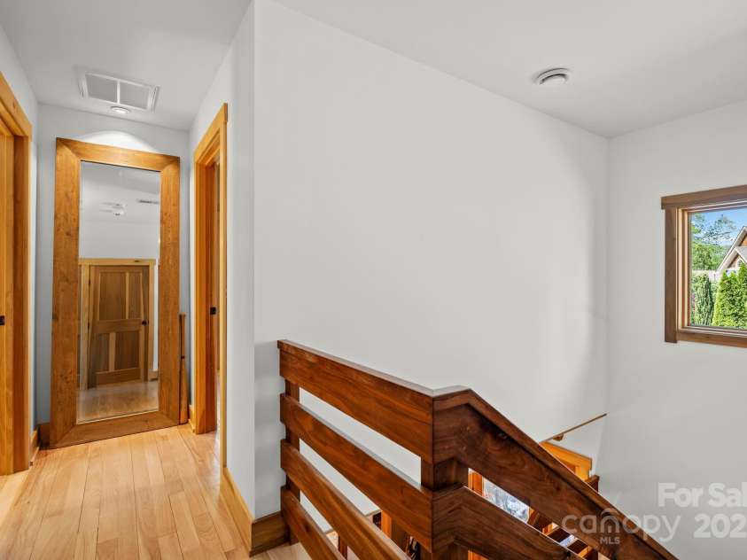 68 Westover Drive, Asheville, NC 28801.  MLS# CAR4253127, YatesRealty ID 12796. 