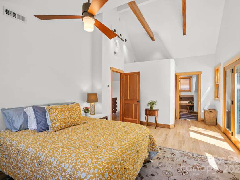 68 Westover Drive, Asheville, NC 28801.  MLS# CAR4253127, YatesRealty ID 12796. 