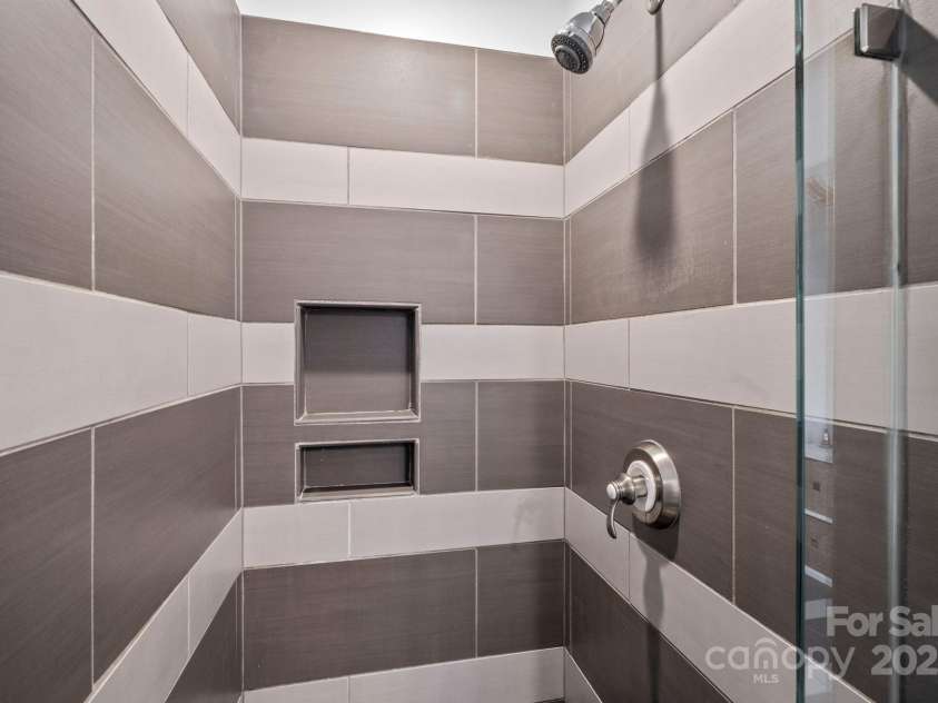 68 Westover Drive, Asheville, NC 28801.  MLS# CAR4253127, YatesRealty ID 12796. 