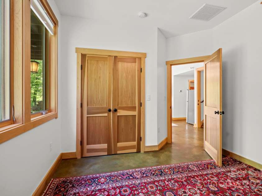 68 Westover Drive, Asheville, NC 28801.  MLS# CAR4253127, YatesRealty ID 12796. 