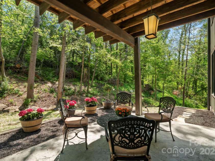 68 Westover Drive, Asheville, NC 28801.  MLS# CAR4253127, YatesRealty ID 12796. 