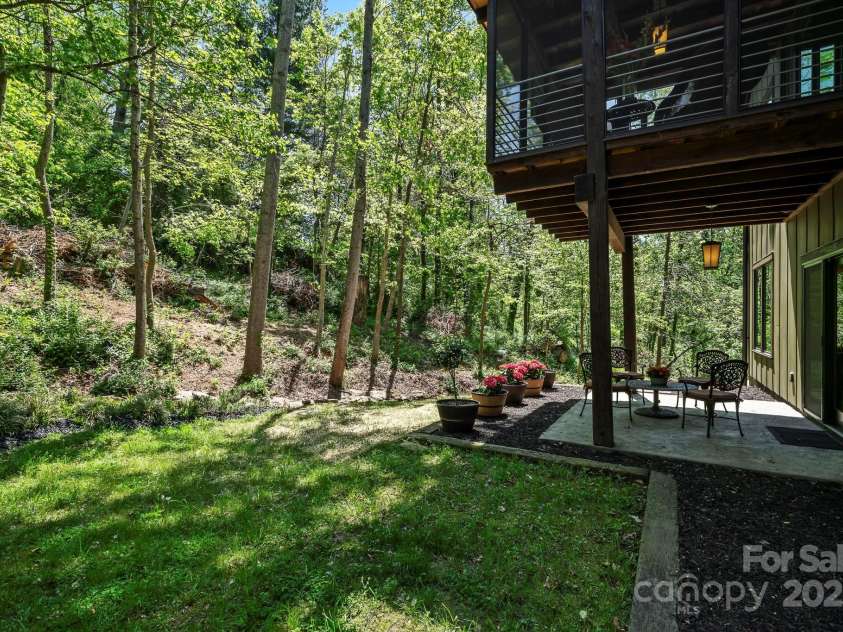 68 Westover Drive, Asheville, NC 28801.  MLS# CAR4253127, YatesRealty ID 12796. 