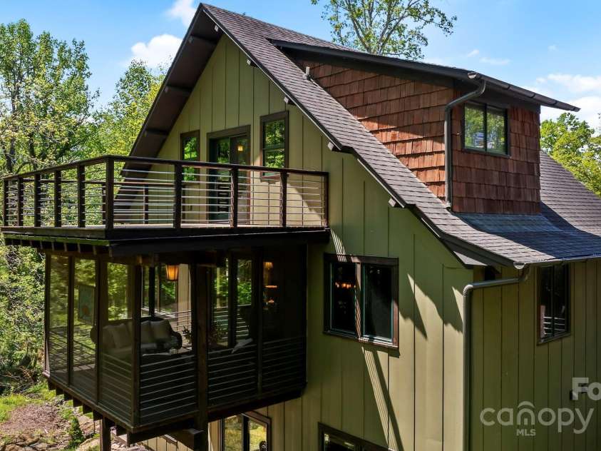 68 Westover Drive, Asheville, NC 28801.  MLS# CAR4253127, YatesRealty ID 12796. 