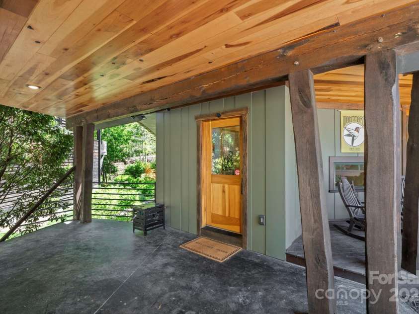 68 Westover Drive, Asheville, NC 28801.  MLS# CAR4253127, YatesRealty ID 12796. 