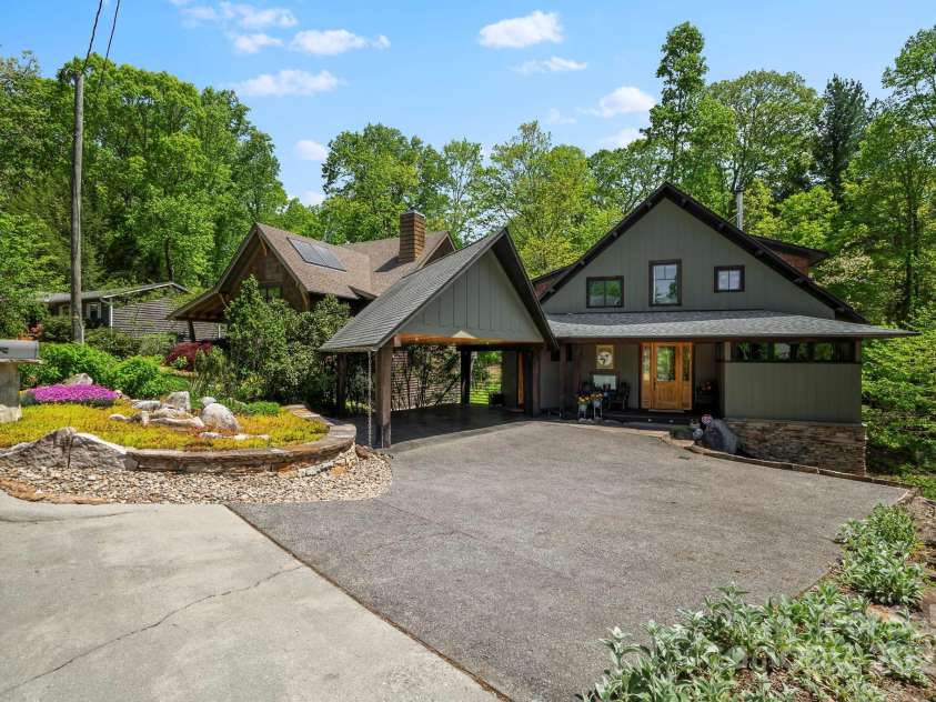 68 Westover Drive, Asheville, NC 28801.  MLS# CAR4253127, YatesRealty ID 12796. 