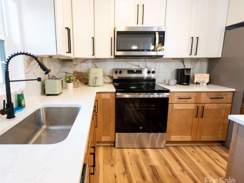 1050 Barnett Drive, Kings Mountain, NC 28086.  MLS# CAR4327706, YatesRealty ID 12798. 