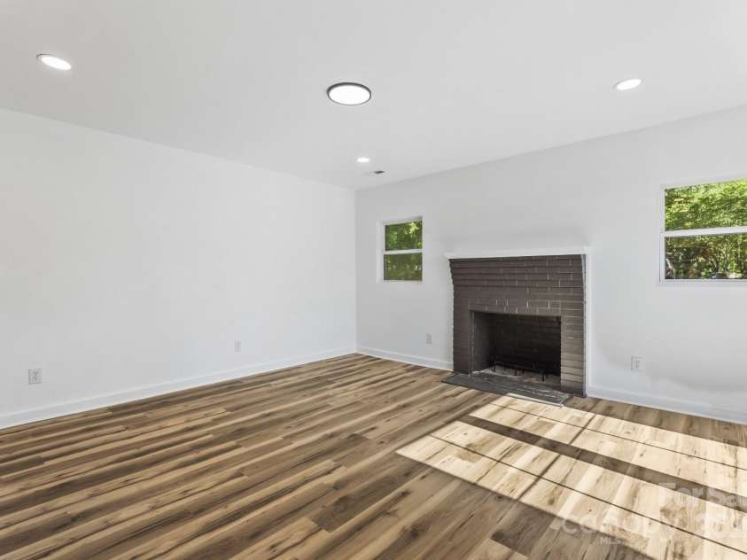 1050 Barnett Drive, Kings Mountain, NC 28086.  MLS# CAR4327706, YatesRealty ID 12798. 