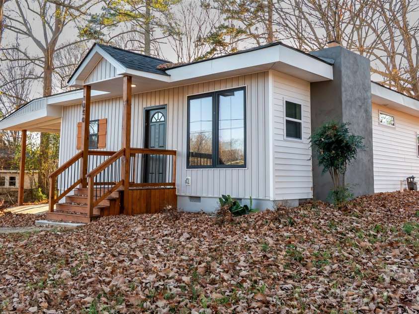 1050 Barnett Drive, Kings Mountain, NC 28086.  MLS# CAR4418263, YatesRealty ID 12798. 