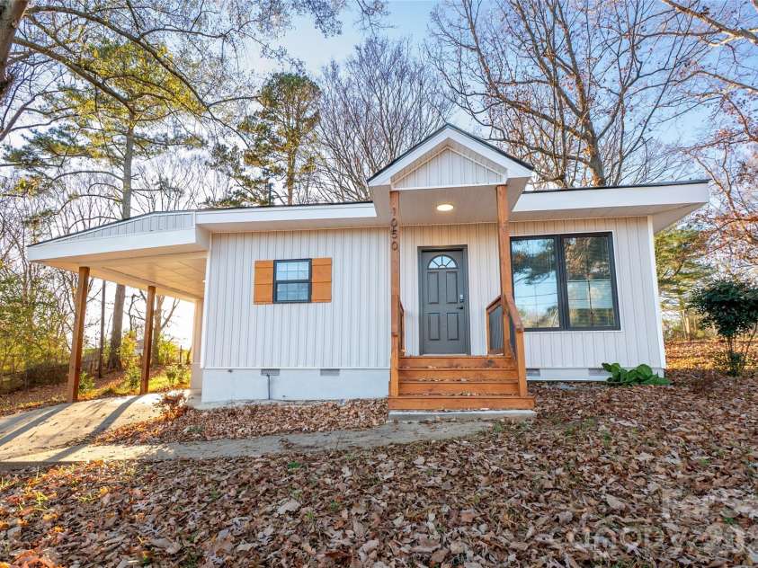 1050 Barnett Drive, Kings Mountain, NC 28086.  MLS# CAR4418263, YatesRealty ID 12798. 