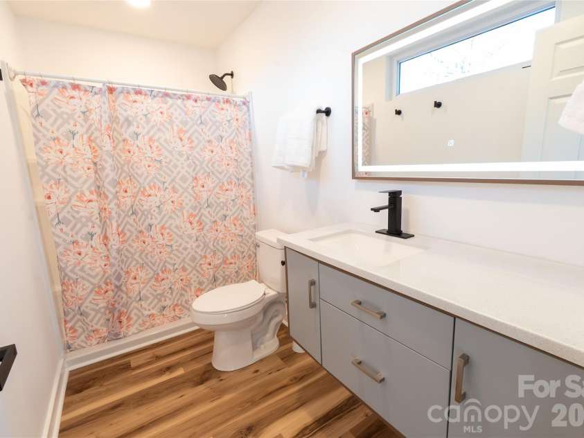 1050 Barnett Drive, Kings Mountain, NC 28086.  MLS# CAR4418263, YatesRealty ID 12798. 