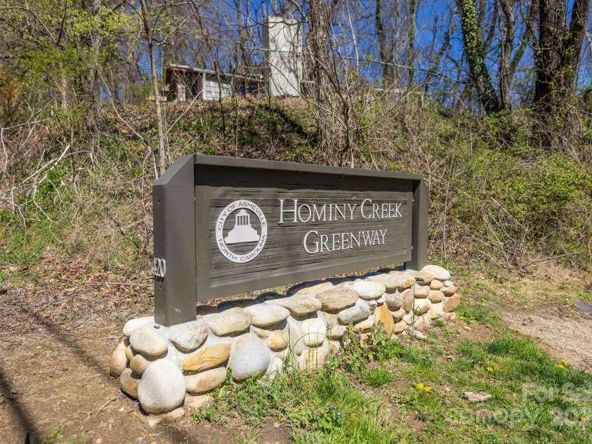 445 Sand Hill Road, Asheville, NC 28806.  MLS# CAR4259305, YatesRealty ID 12799. 